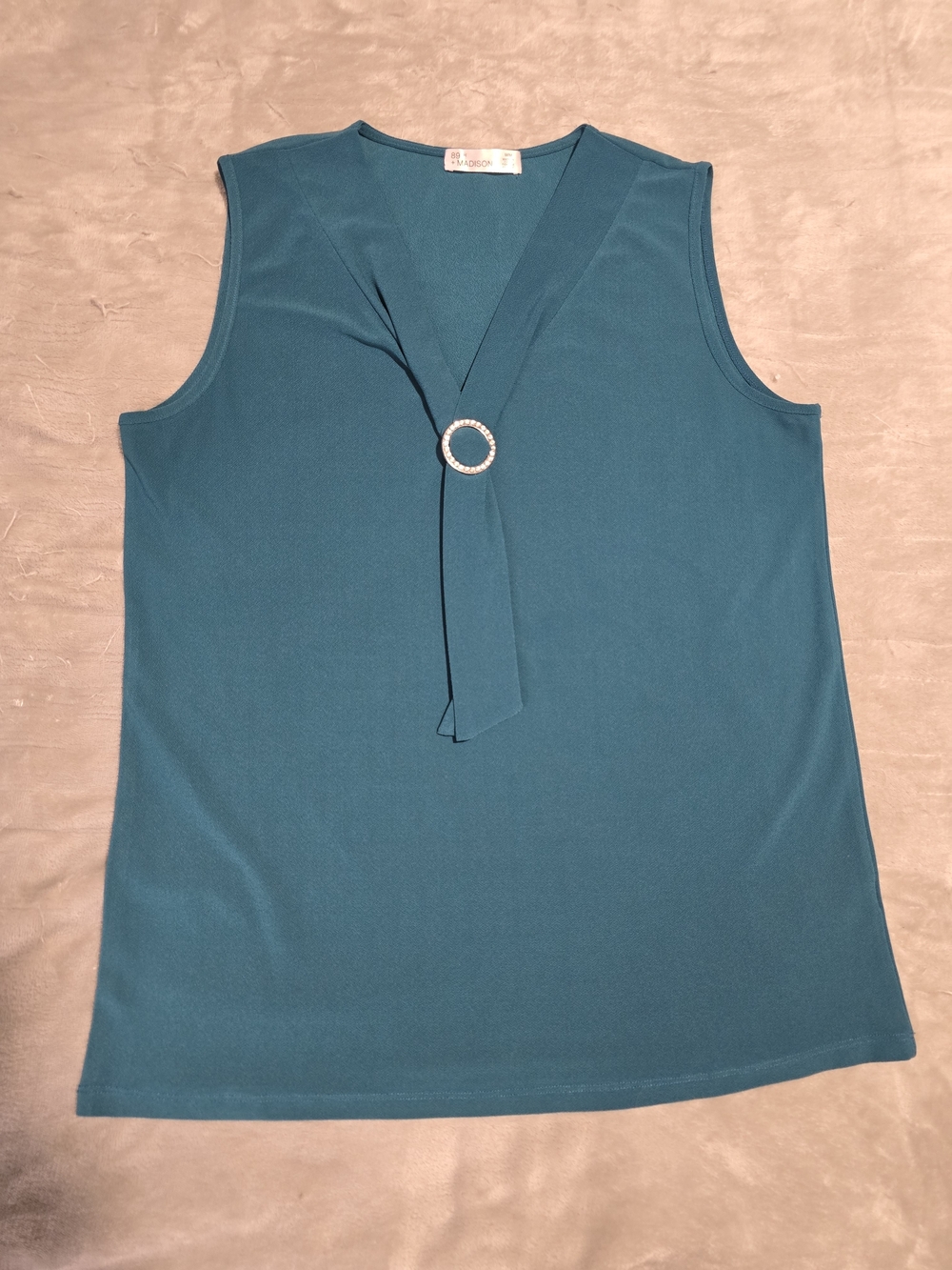 89th & Madison Teal Ring Detail V-Neck Sleeveless Blouse M